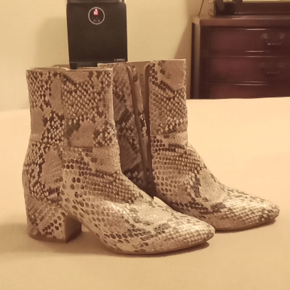 Matisse Booties Snake Skin Size 6.5M